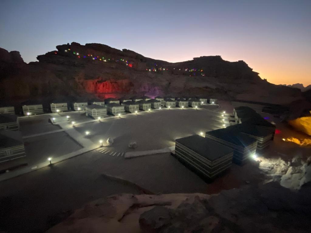 Space Village Luxury Camp Wadi Rum Esterno foto
